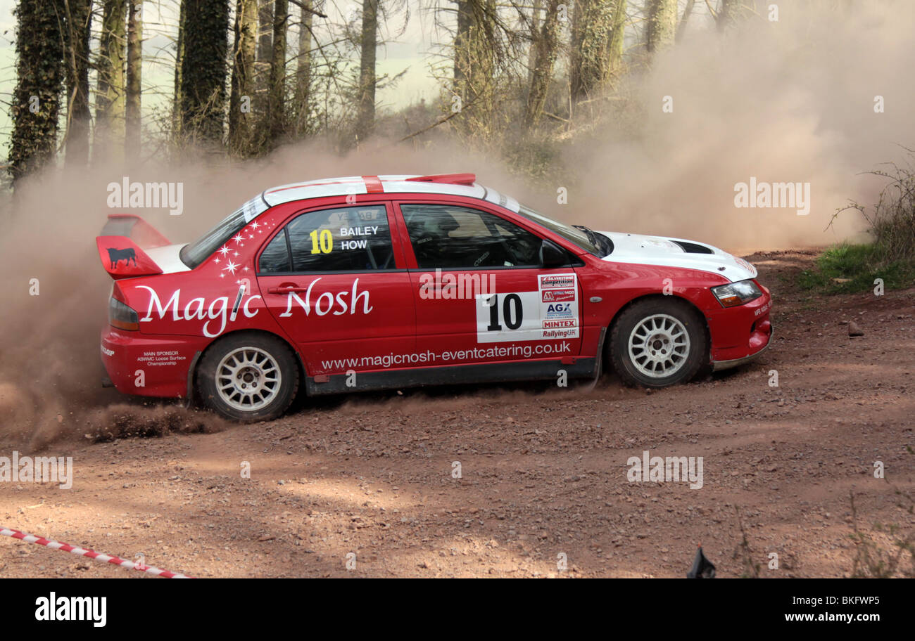 Voitures de rallye en compétition aux stades à Minehead, Somerset Banque D'Images