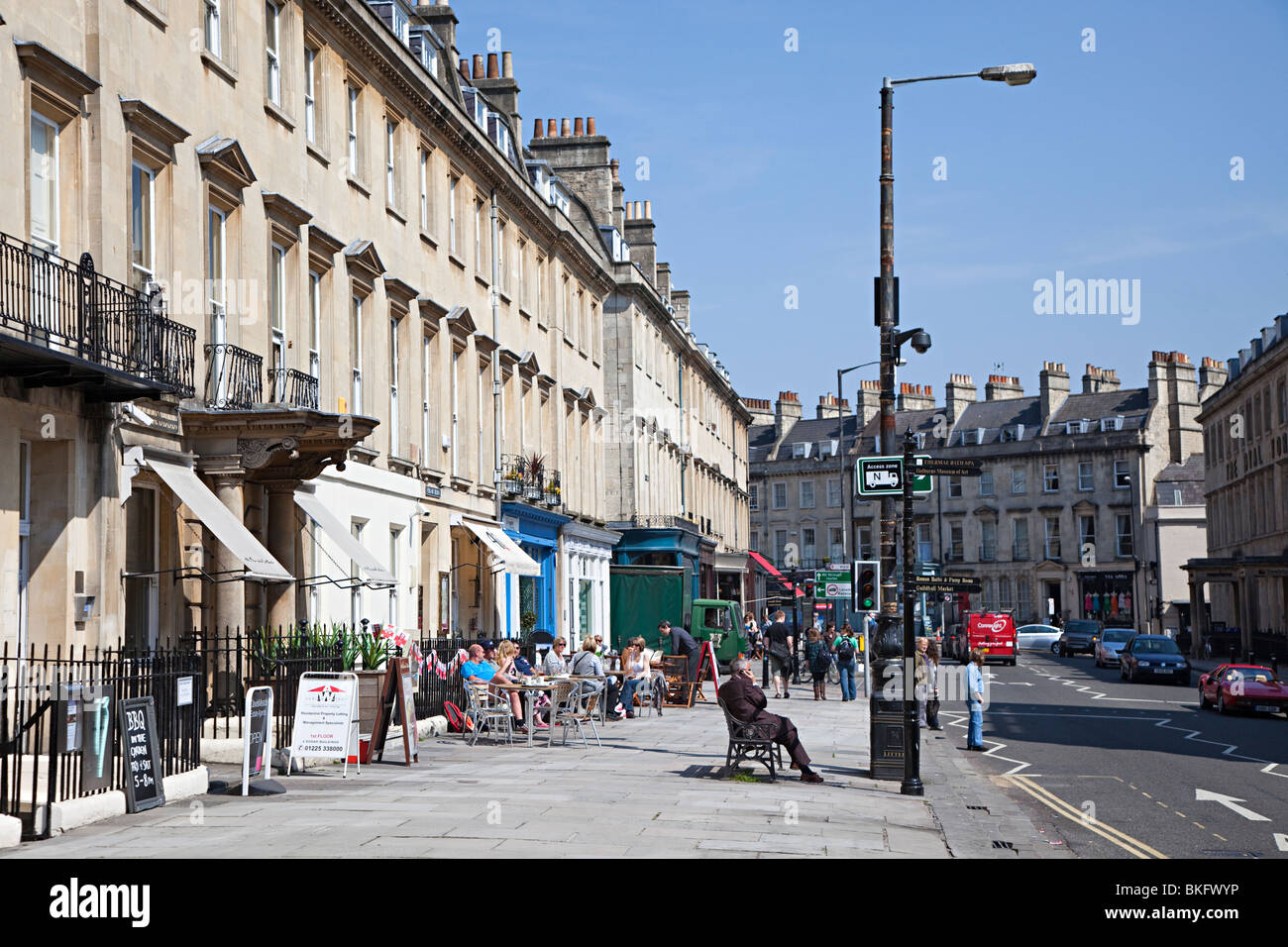 Street dans le centre-ville de Bath England UK Banque D'Images