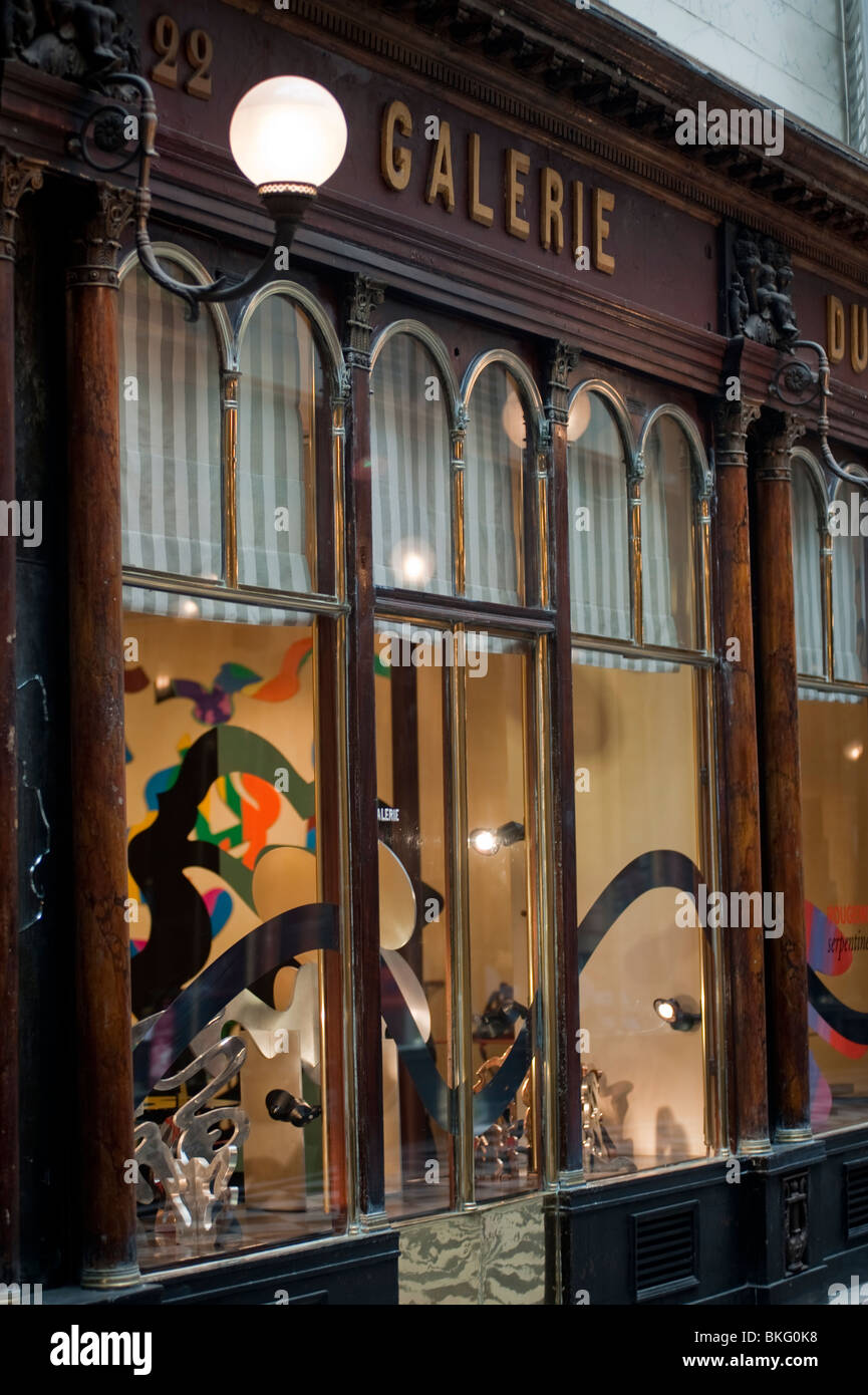 Paris, France, à l'intérieur de la galerie marchande Old Arcade, 'Galerie Véro Dodat' Old French Store Front, Design, Detail, Paris vintage window Banque D'Images