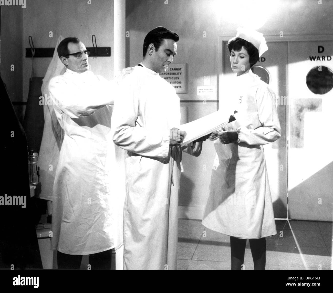 80 000 suspects (1963) QUATRE-VINGT MILLE SUSPECTS (ALT) Michael Goodliffe, RICHARD JOHNSON, CAROLE WARD ETSS 001P Banque D'Images