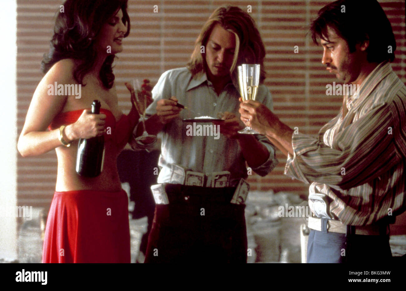 Film Johnny Depp Et Penelope Cruz BLOW (2001) PENELOPE CRUZ, Johnny Depp, JORDI MOLLA BLWW 032 Photo Stock -  Alamy