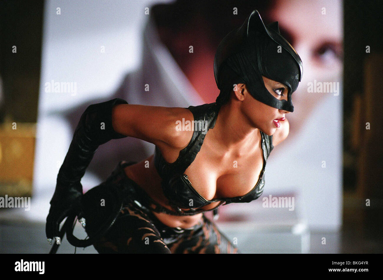 CATWOMAN -2004 Halle Berry Banque D'Images