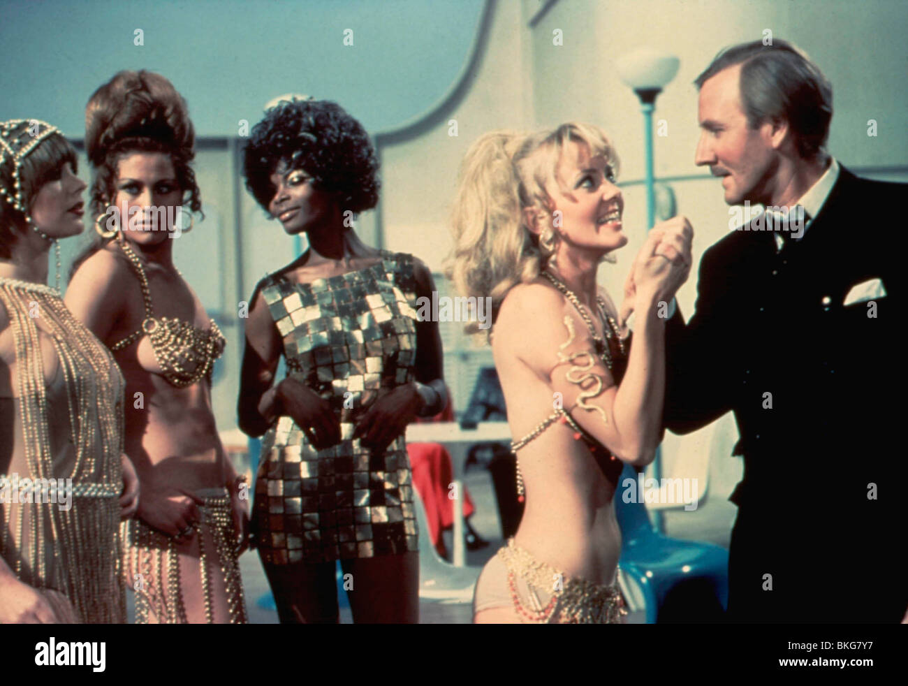 Médecin en difficulté (1970) LESLIE PHILLIPS DIT 001 Banque D'Images