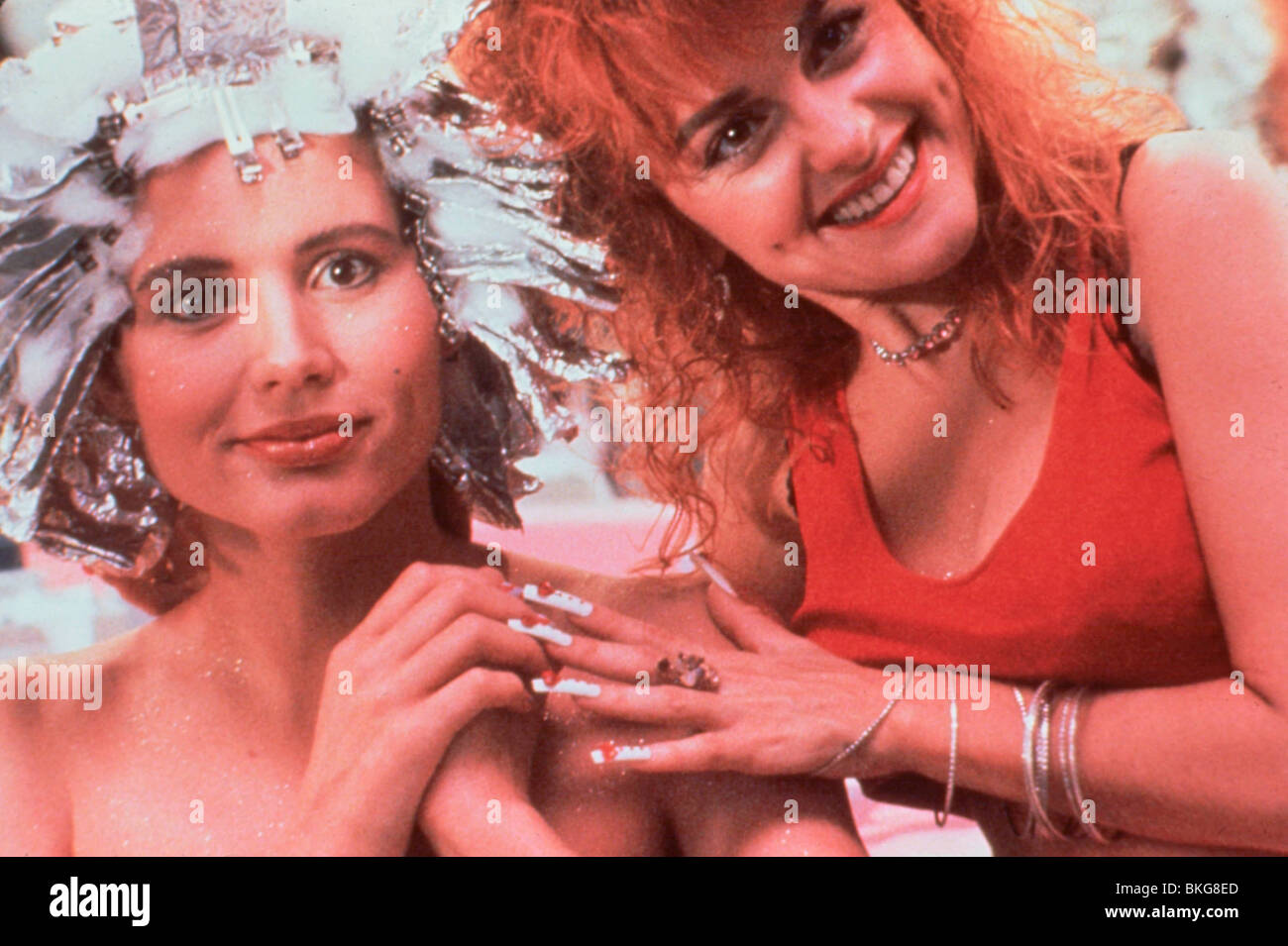 Les Filles de la terre sont faciles (1988) GEENA DAVIS, JULIE BROWN GEE 010 Banque D'Images