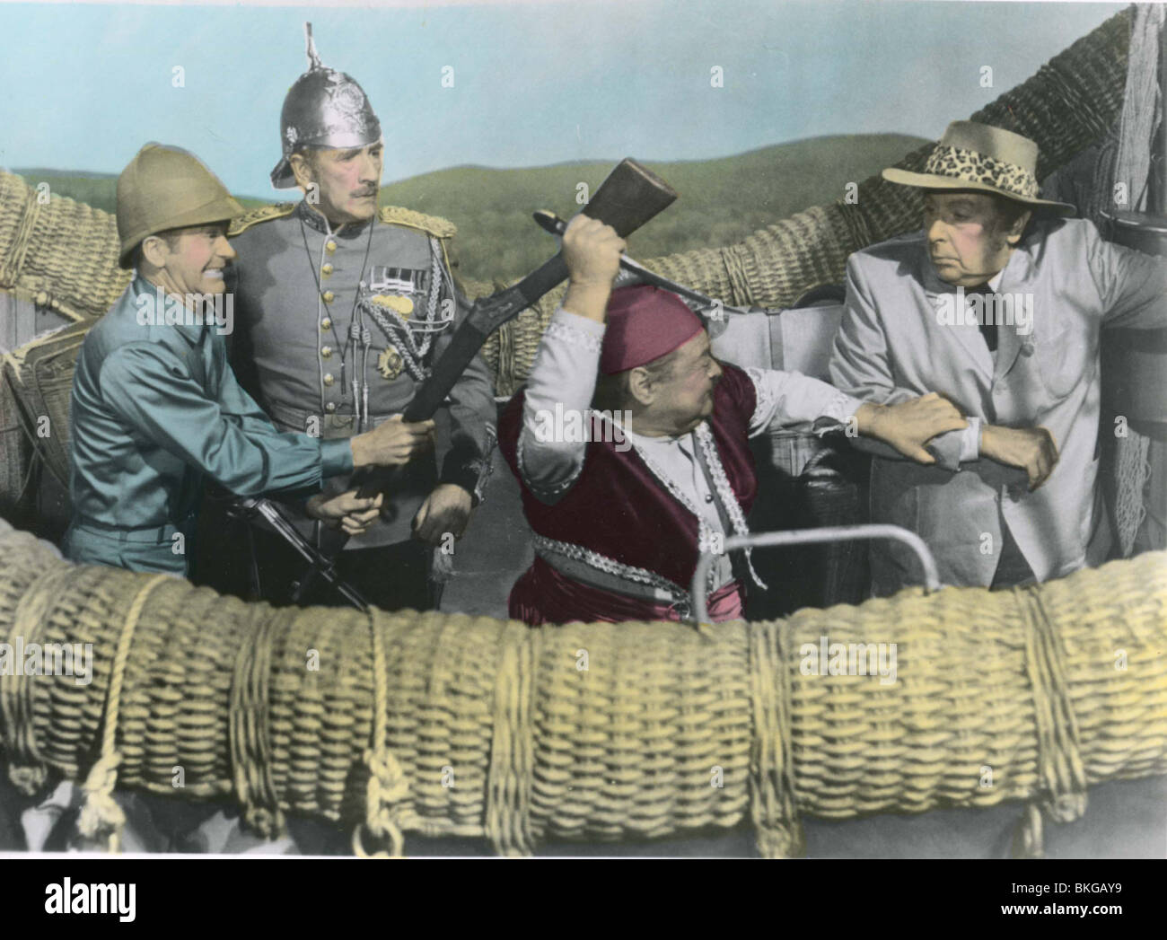 Cinq semaines en ballon (1962), boutons rouges, RICHARD HAYDN, Peter Lorre RWIB FOH 006 Banque D'Images