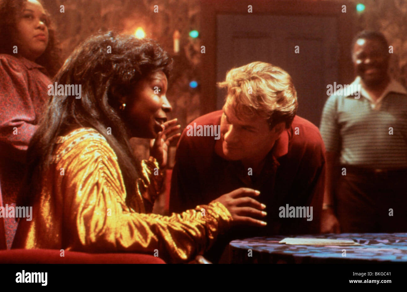 GHOST (1990), Whoopi Goldberg, PATRICK SWAYZE SGH 006 Banque D'Images