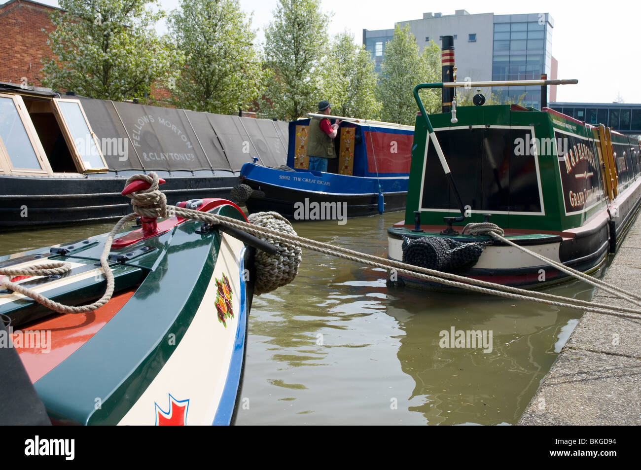 Narrowboats peint de couleurs vives à Banbury Banque D'Images