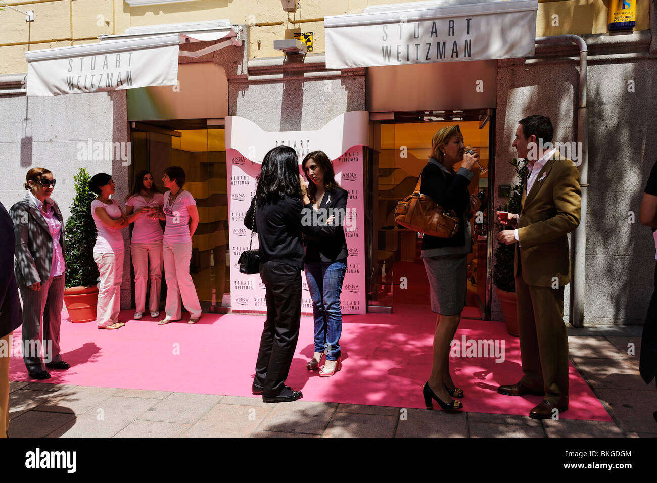 Nouvelle ouverture d'un magasin de chaussures par Stuart Weizmann, Madrid,  Espagne Photo Stock - Alamy