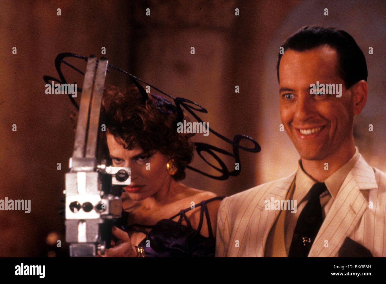 HUDSON HAWK (1991) Sandra Bernhard, RICHARD E GRANT HHK 035 Banque D'Images