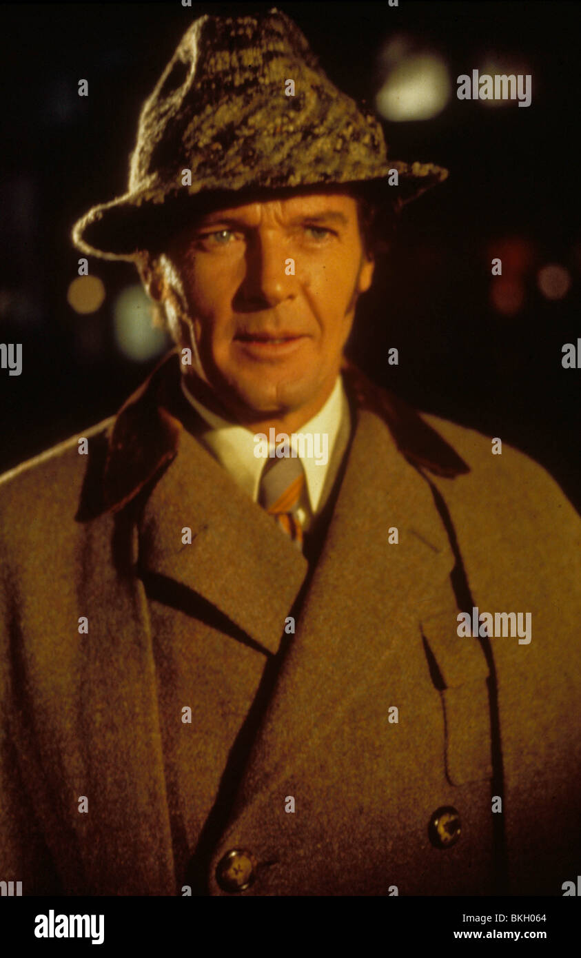 SHERLOCK HOLMES À NEW YORK (1976), Roger Moore, SHNY 009 Banque D'Images