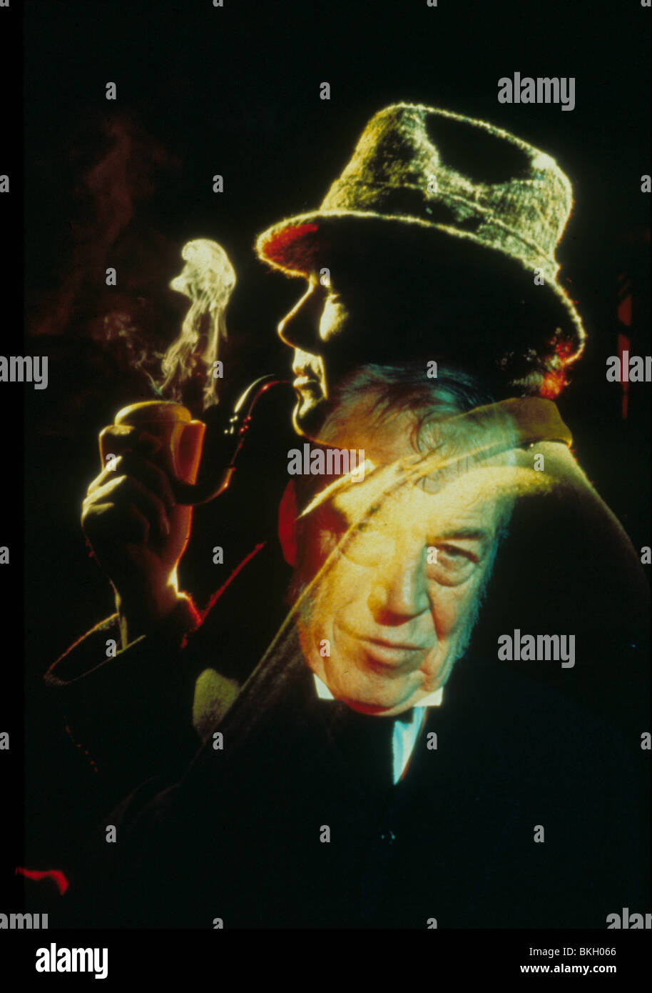 SHERLOCK HOLMES À NEW YORK (1976), Roger Moore, John Huston SHNY 011 Banque D'Images