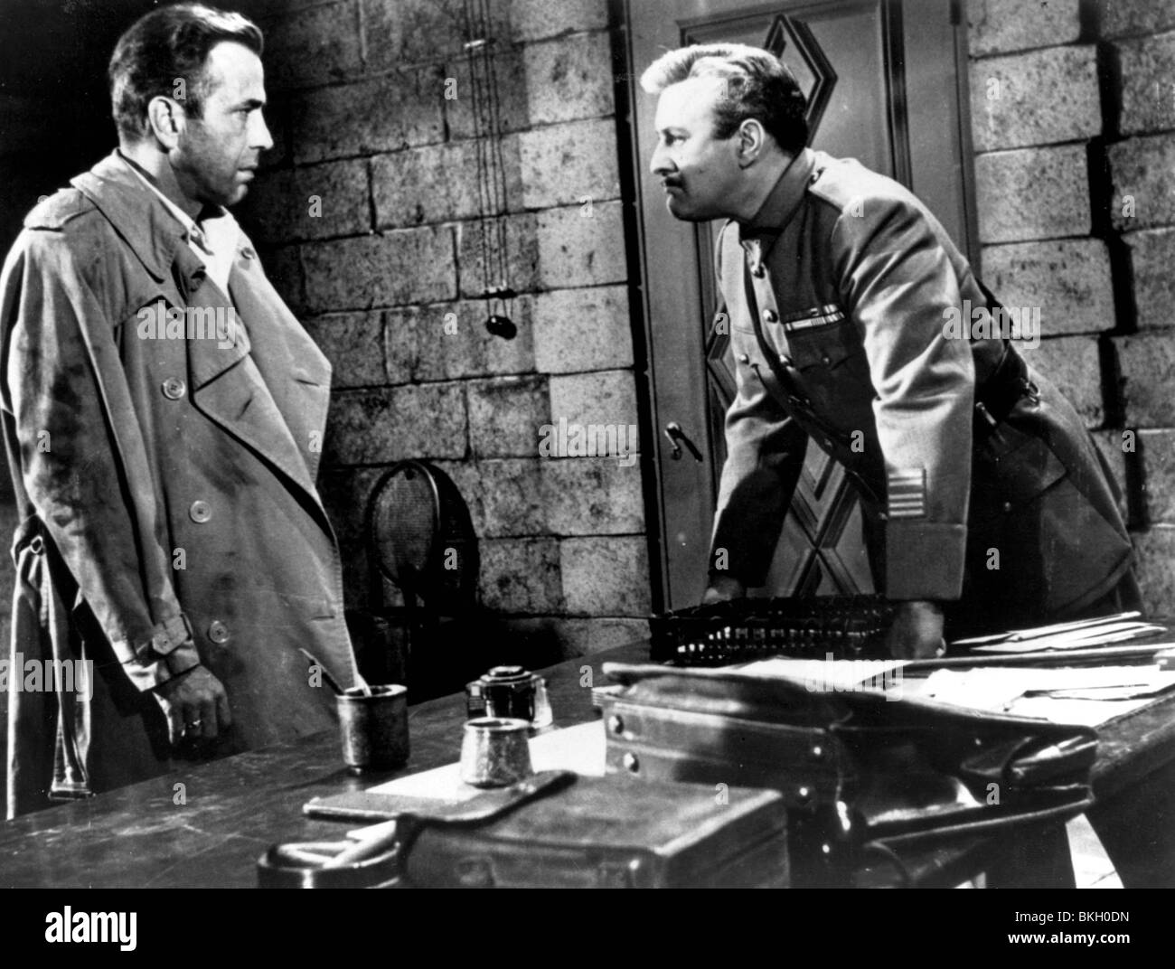 SIROCCO (1951) Humphrey Bogart, Lee J. COBB SRCO 004P Banque D'Images