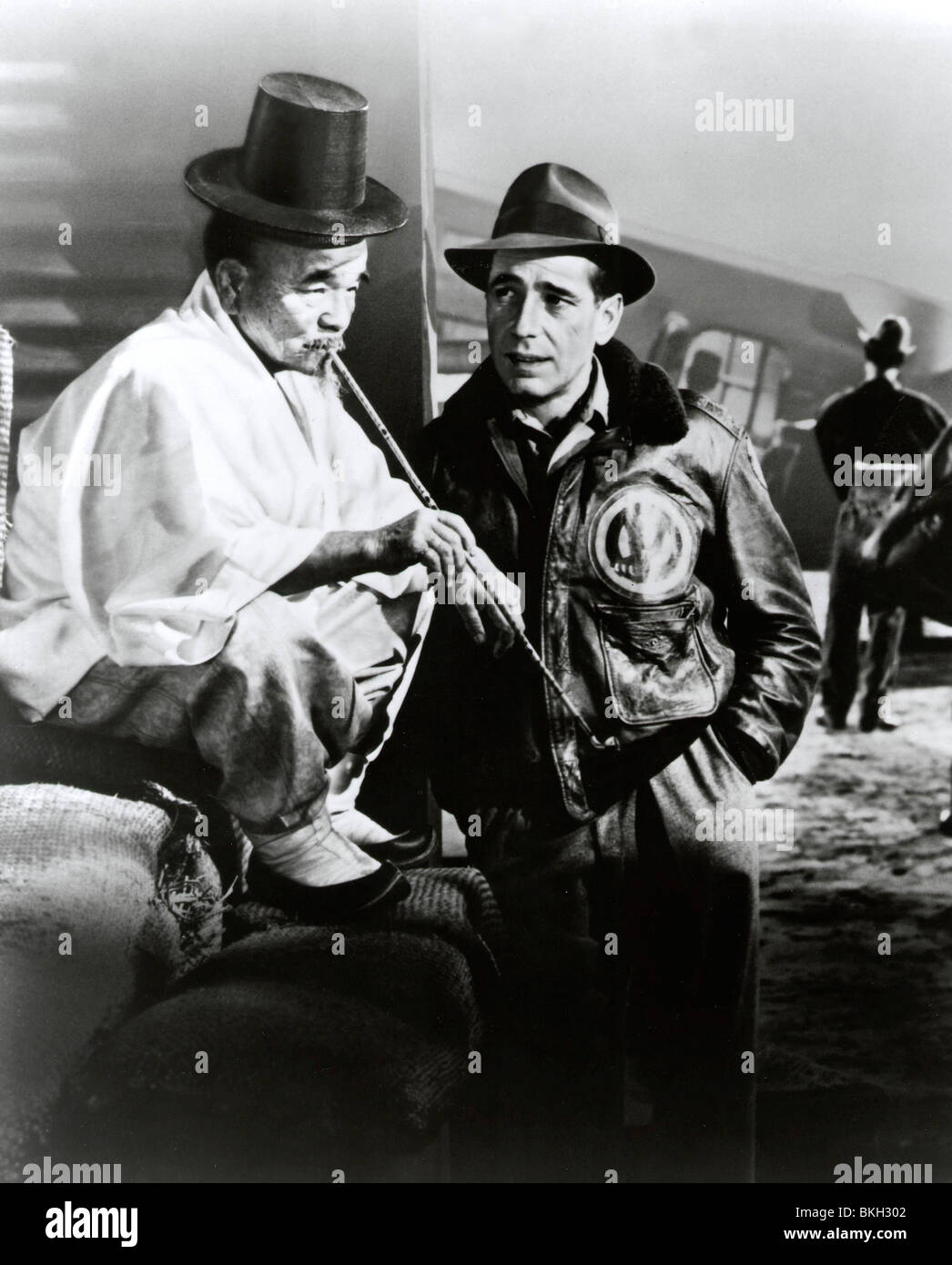 tokyohot 1949 TOKYO JOE (1949) Humphrey Bogart TKYJ P 002 Photo Stock - Alamy