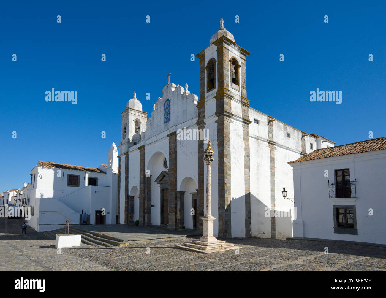 L'église paroissiale (Igreja Matriz de Nossa Senhora de Lagoa), Monsaraz, Alentejo, Portugal Banque D'Images