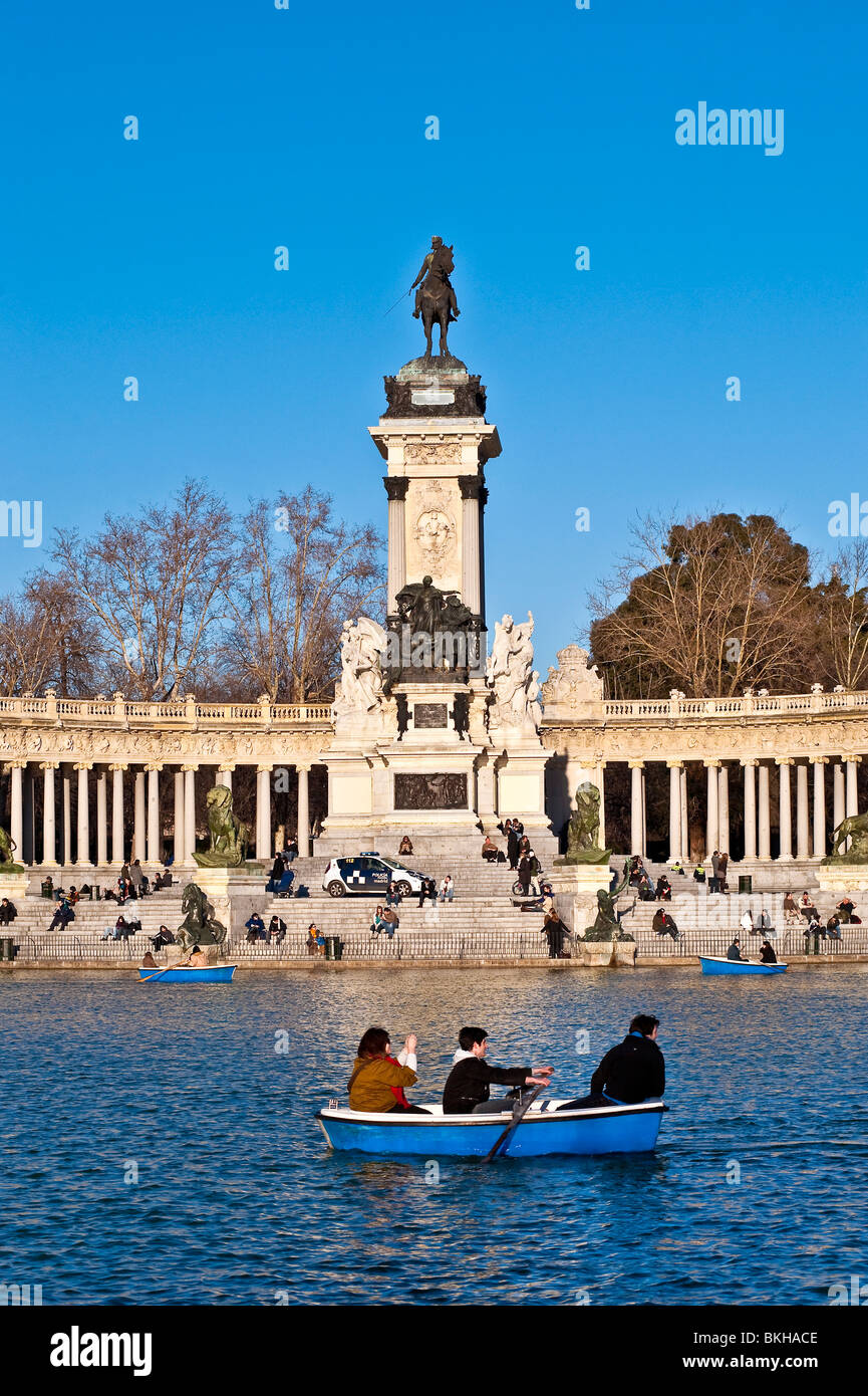 Le roi Alphonse XII memorial, Estanque Lake, le parc du Retiro, Madrid, Espagne Banque D'Images