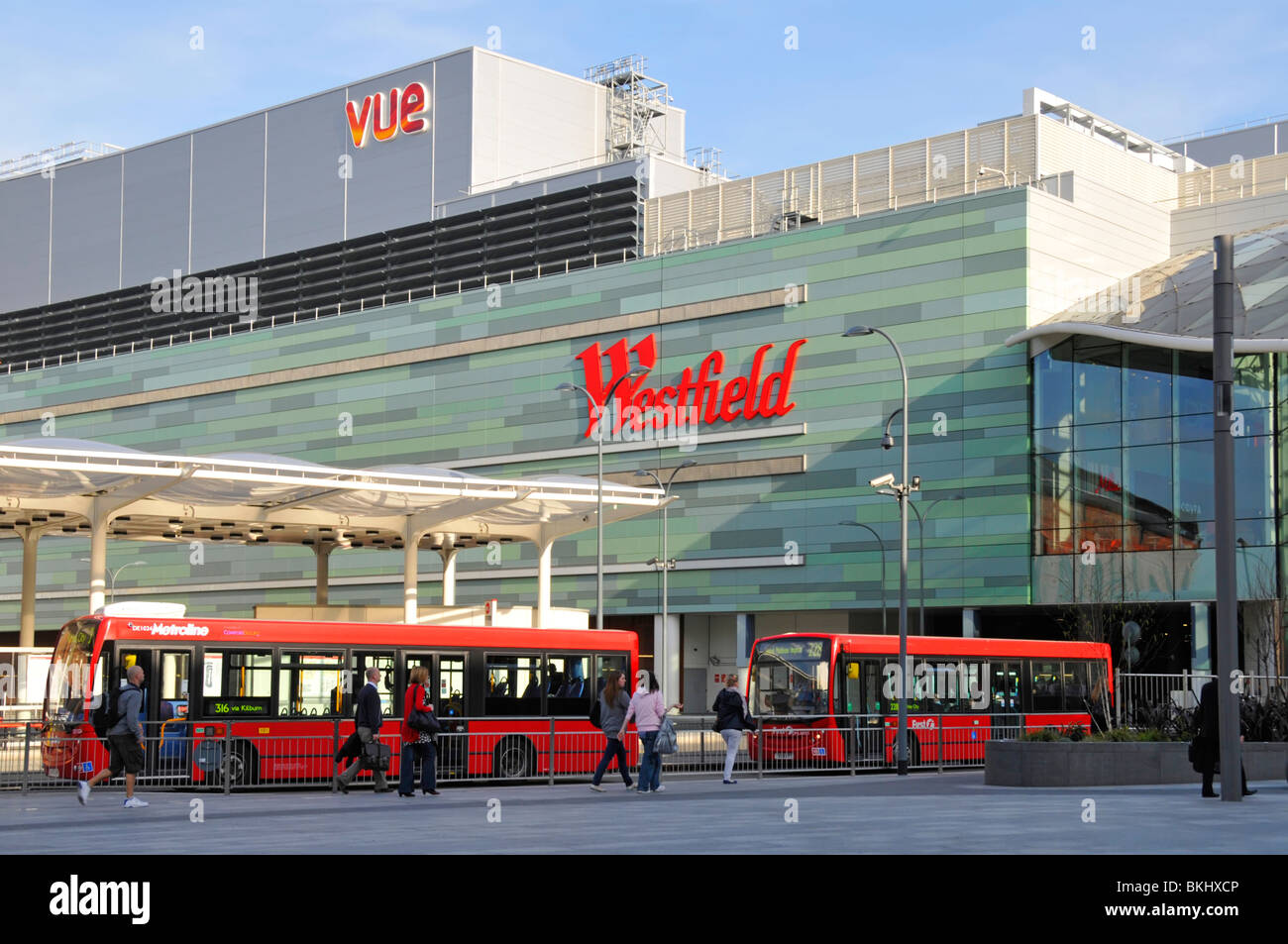 White City bus station à l'extérieur du centre commercial Westfield Banque D'Images