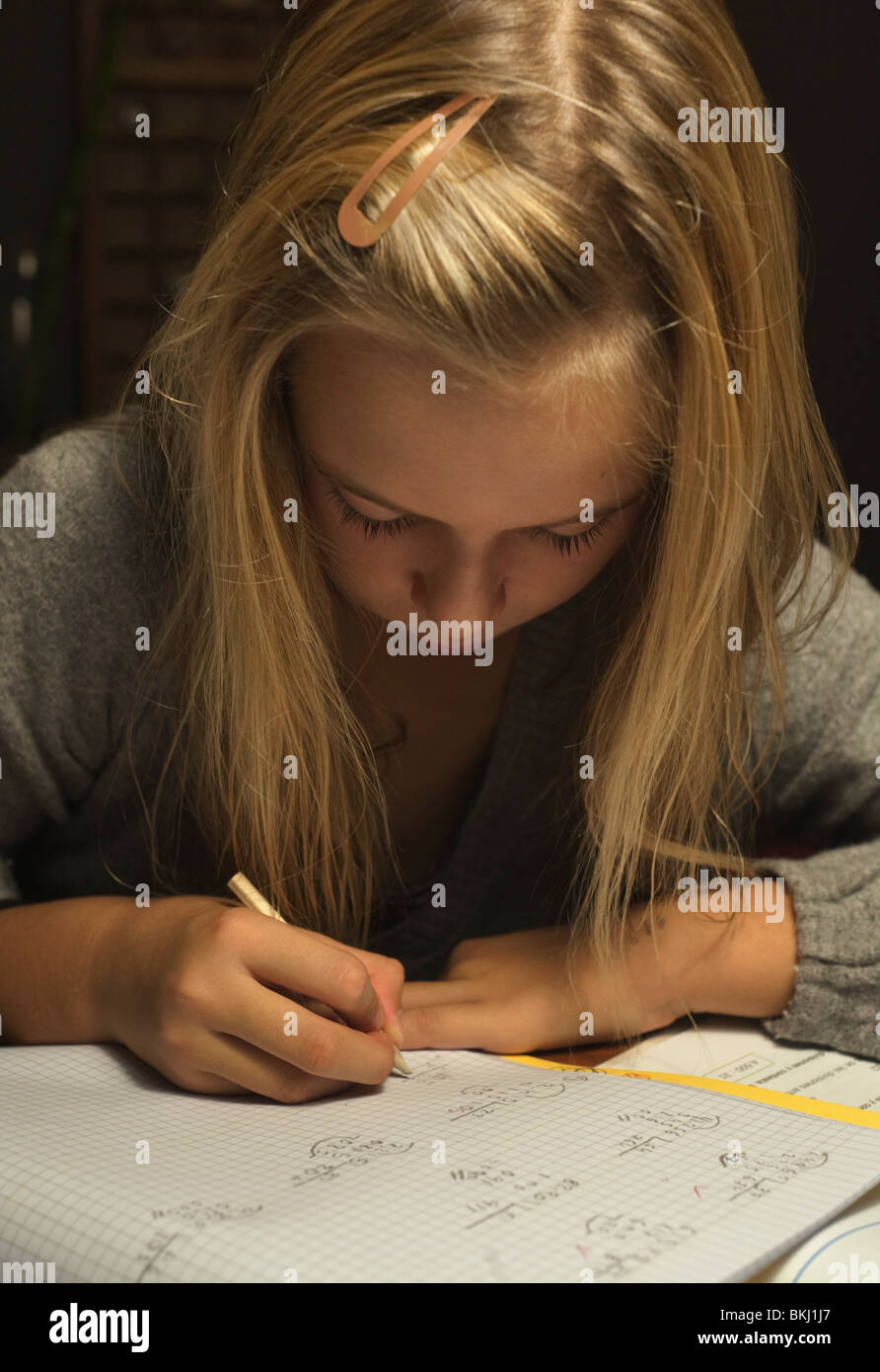 Girl Doing Homework Banque D'Images