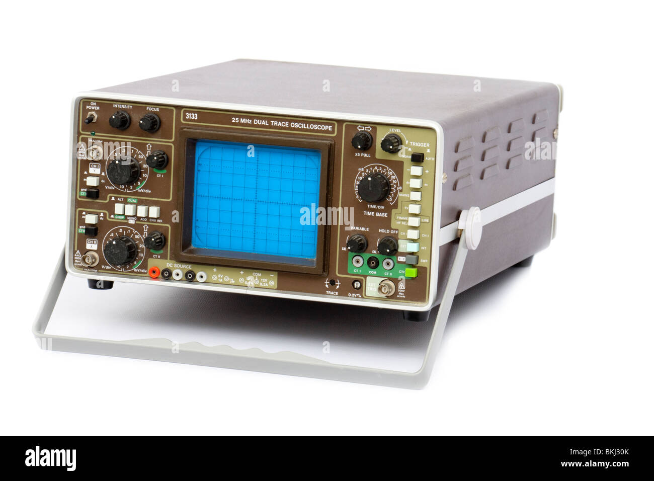 Vintage 25Mhz oscilloscope double trace l'équipement de test électronique (Modèle 3133), isolé sur fond blanc Banque D'Images