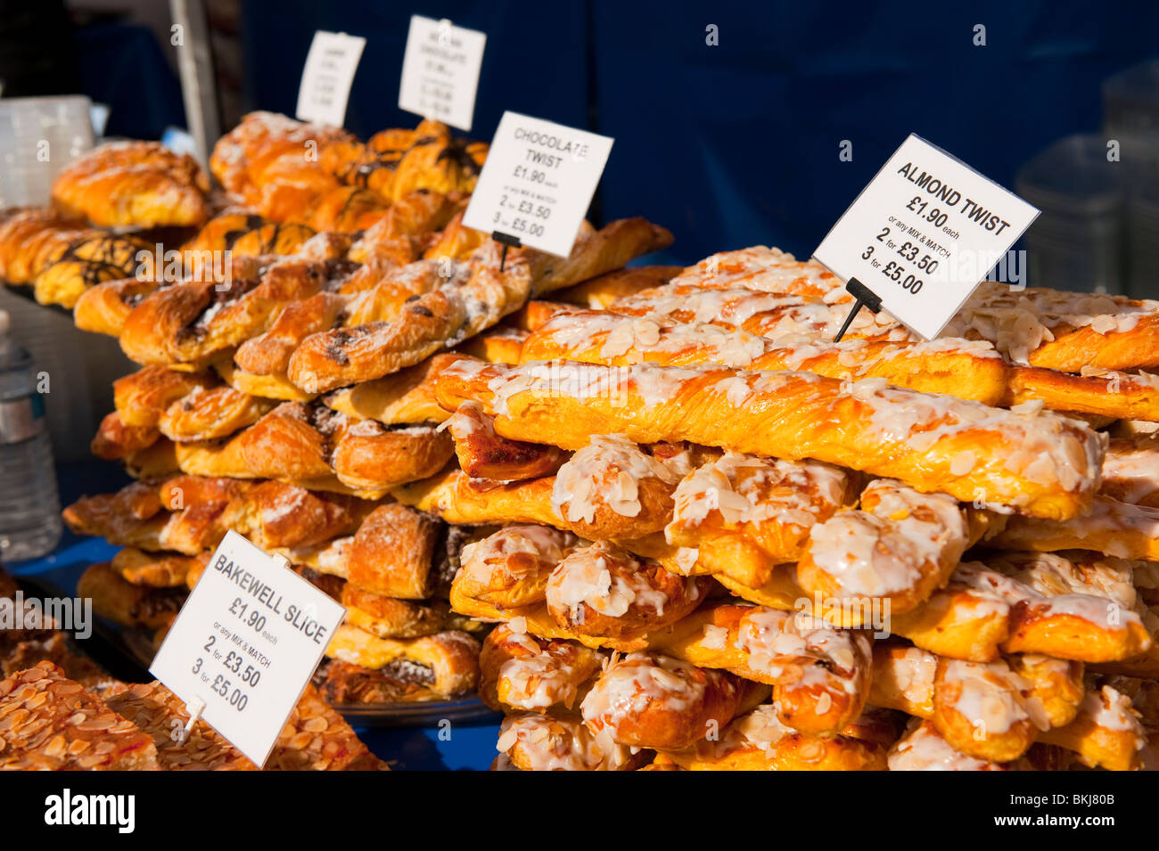 Amande maison twist sur food at country fair Banque D'Images Amande maison twist sur food at country fair Banque D'Images
