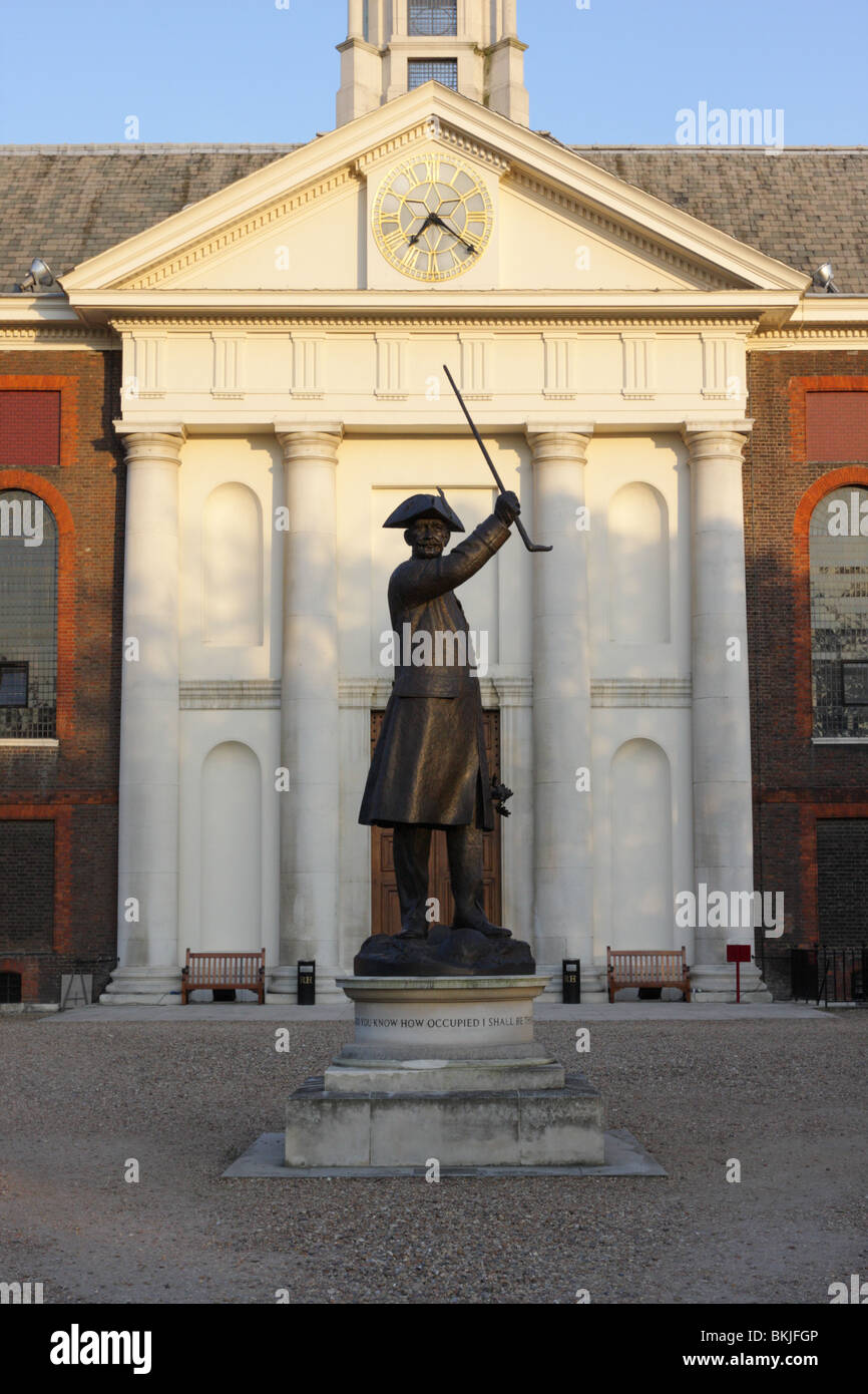 La statue de la Chelsea pensionné vu de la route de l'Hôpital Royal de Chelsea. Banque D'Images