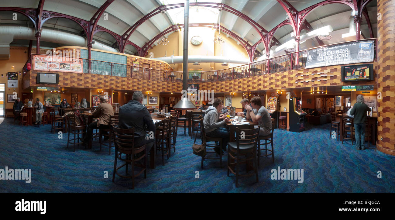 La Titus Salt, ancien, un Werherspoons maintenant pub Banque D'Images