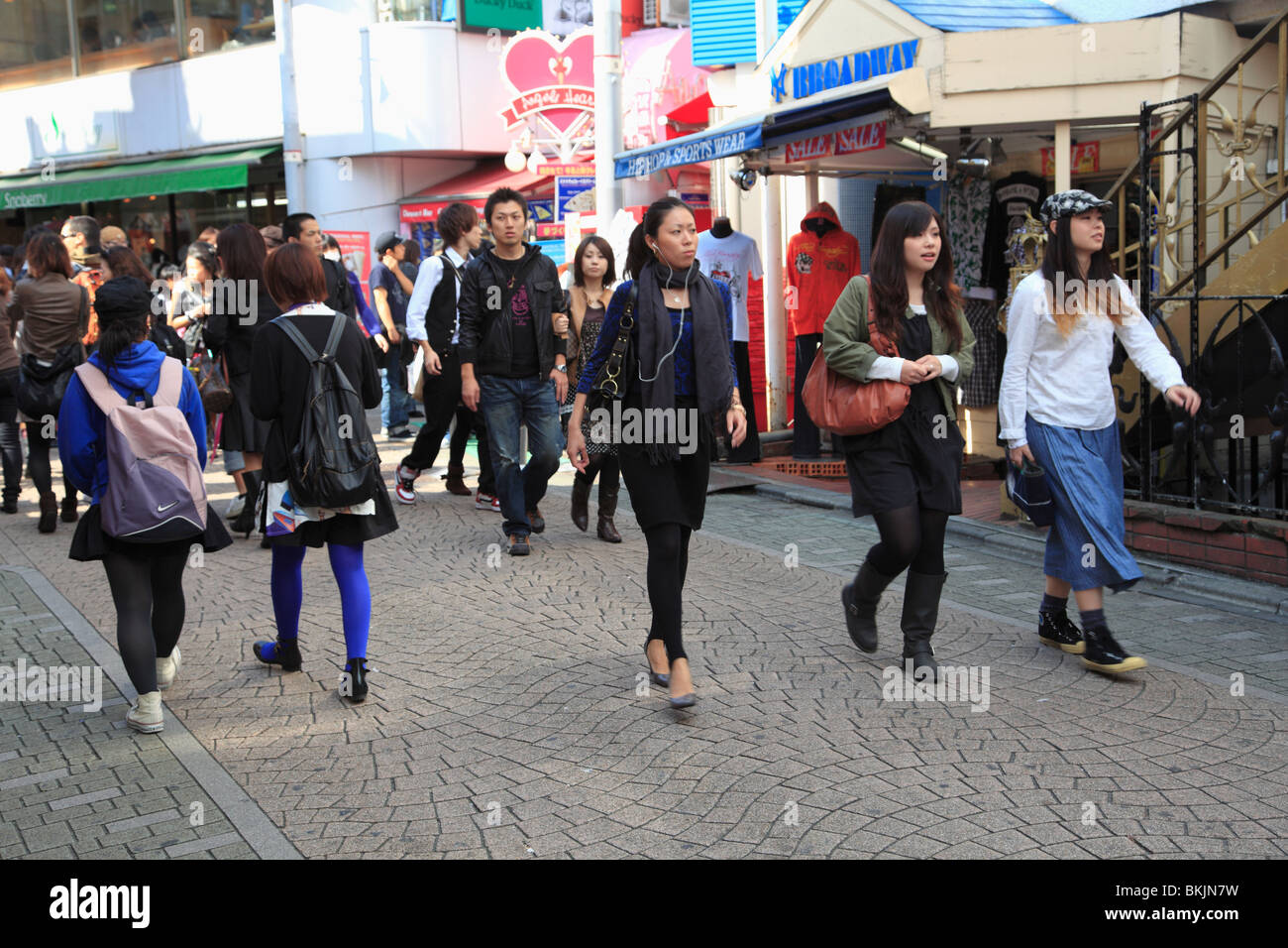 Takeshita Dori, une rue piétonne qui est un haut lieu de la culture de la jeunesse et de la mode, Harajuku, Tokyo, Japon, Asie Banque D'Images