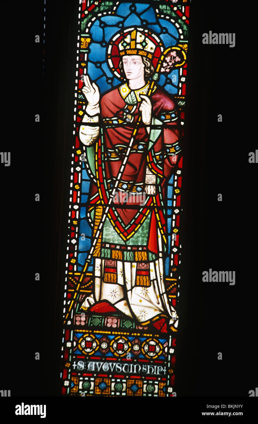 L'Angleterre, Londres, All Saints Church, vitrail représentant saint Augustin d'Hippone Banque D'Images