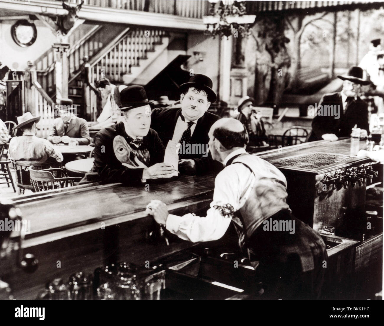 WAY OUT WEST (1937) Stan Laurel, Oliver Hardy, Laurel et ...
