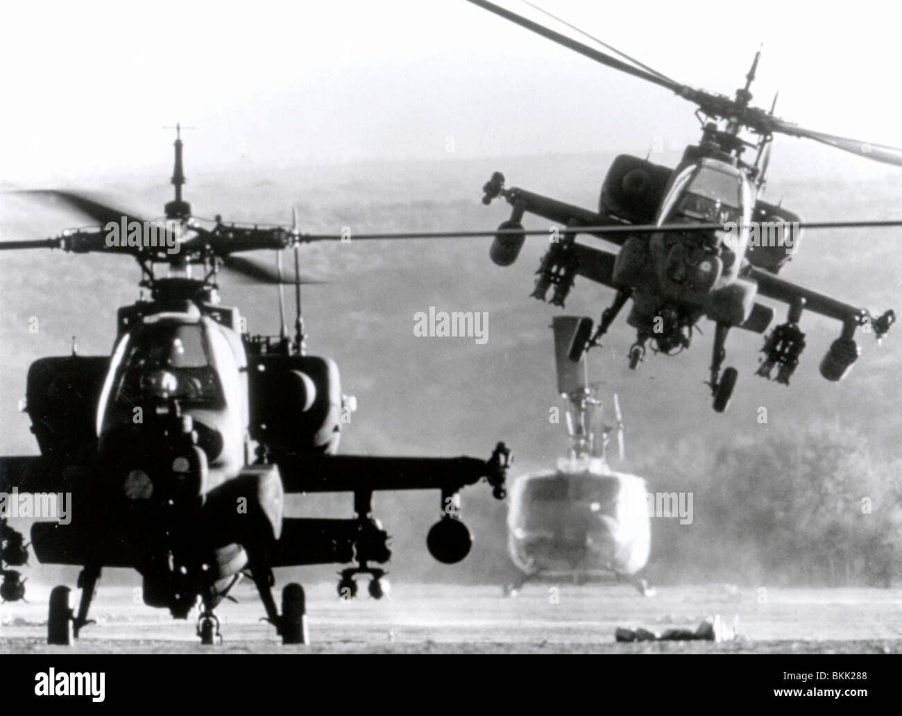 Les ailes de l'APACHE (1990) FIRE BIRDS (ALT) AMO1 005 P Banque D'Images