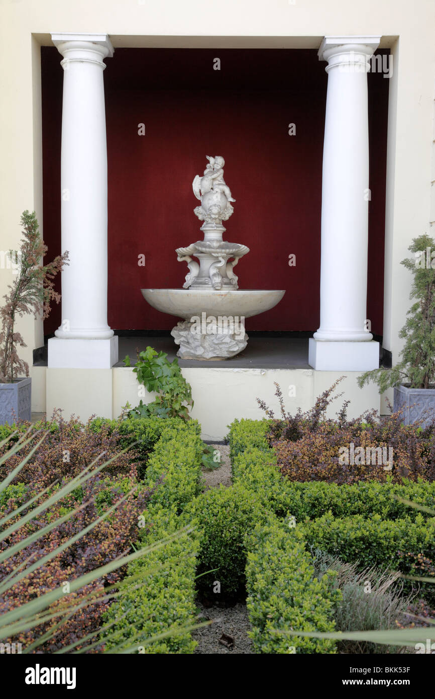 La fontaine impériale capturés par les anglais pendant le transport en France en 1800 la place impériale cheltenham uk Banque D'Images