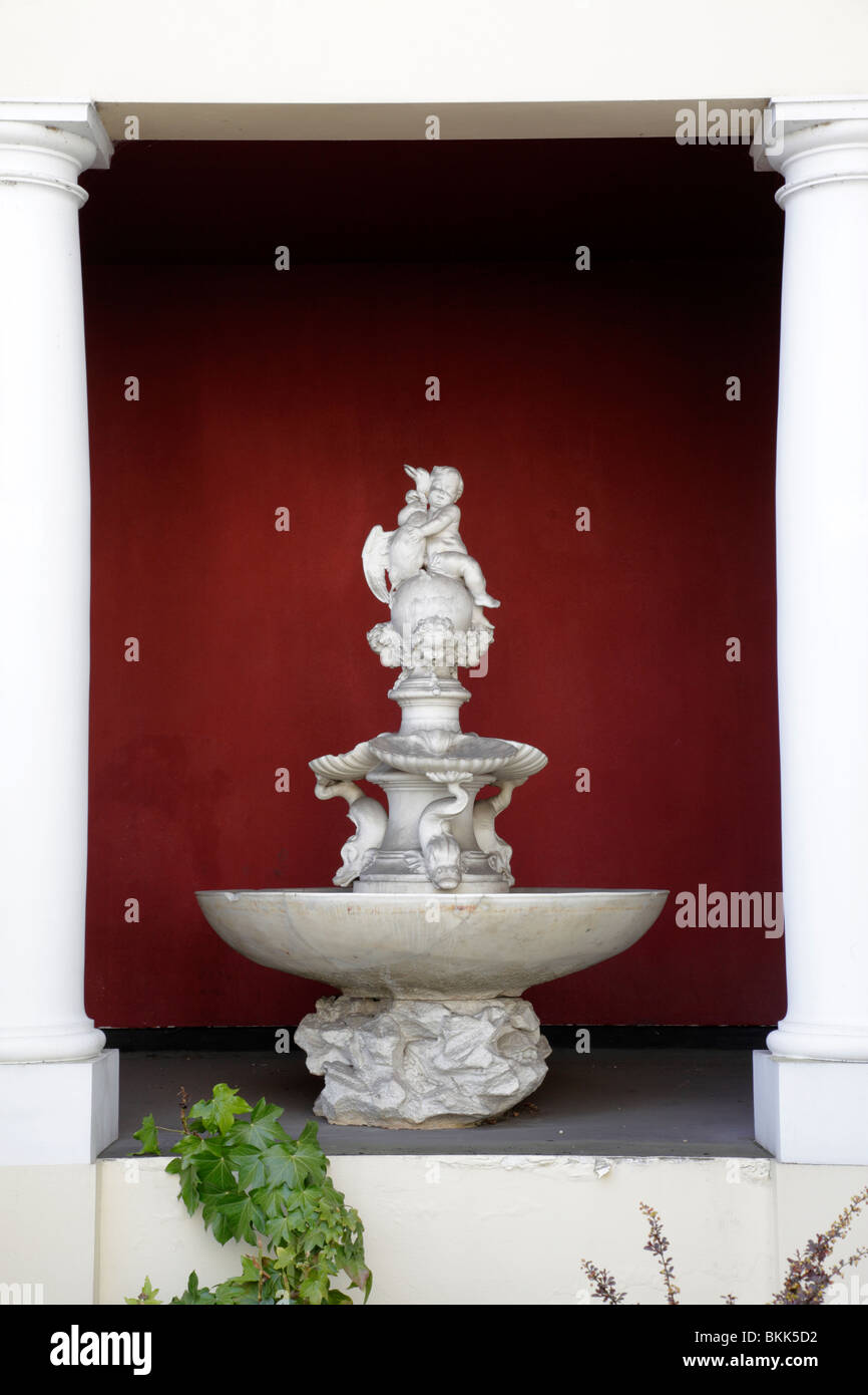 La fontaine impériale capturés par les anglais pendant le transport en France en 1800 la place impériale cheltenham uk Banque D'Images