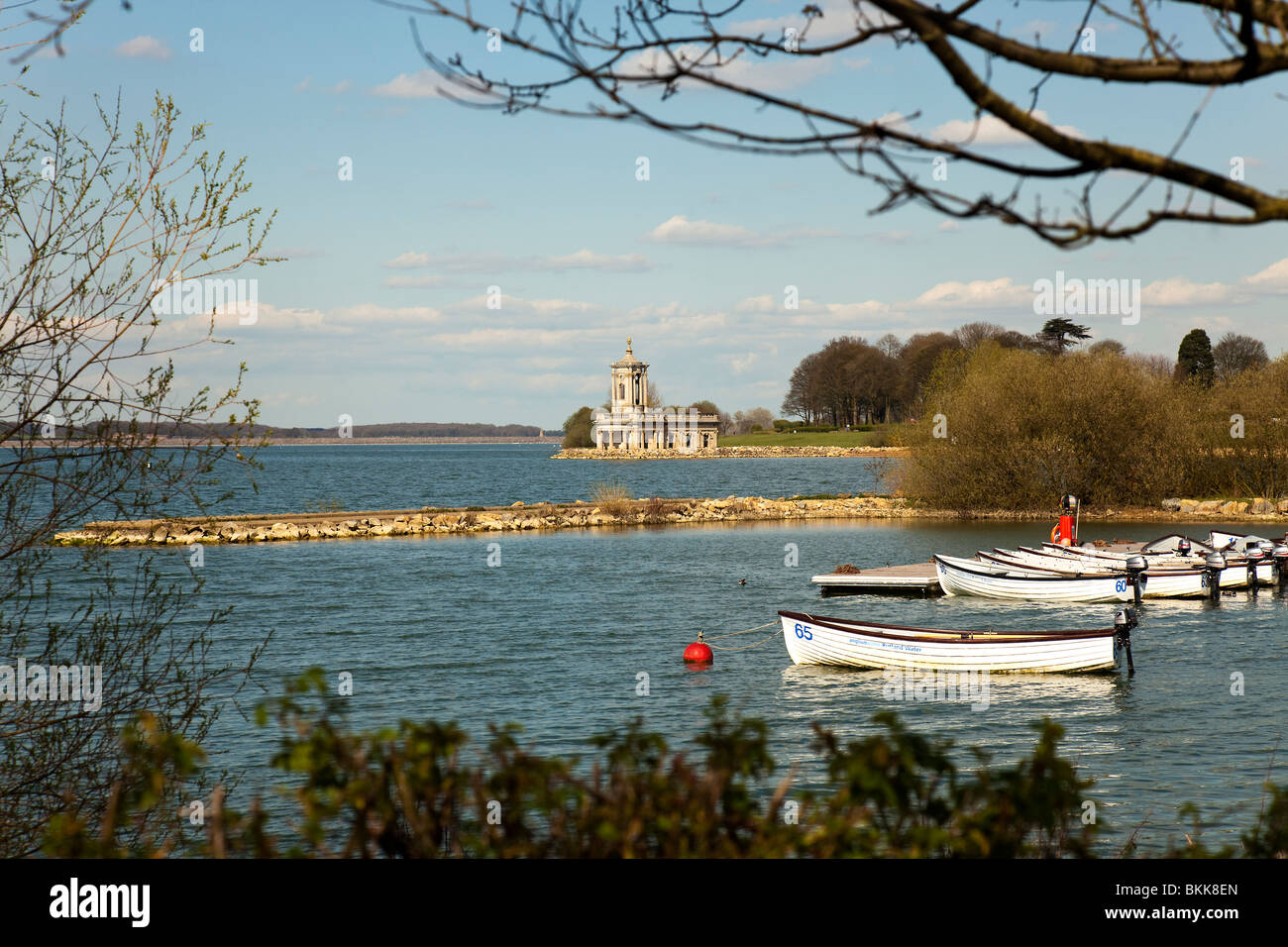 Une vue de l'Église Normanton sur le rivage de Rutland Water, dans le village de Edith Weston, Rutland, 1826 - 1829 Banque D'Images