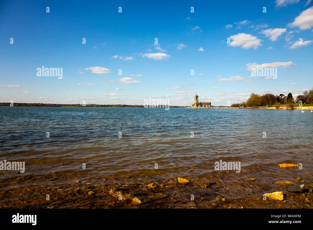 Une vue de l'Église Normanton sur le rivage de Rutland Water, dans le village de Edith Weston, Rutland, 1826 - 1829 Banque D'Images