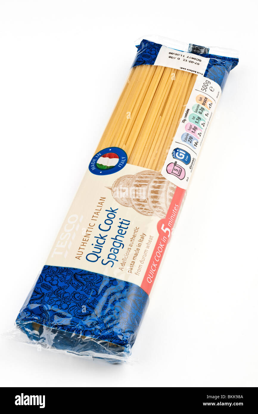 Sac de 500 g de Tesco spaghetti cuisson rapide Banque D'Images