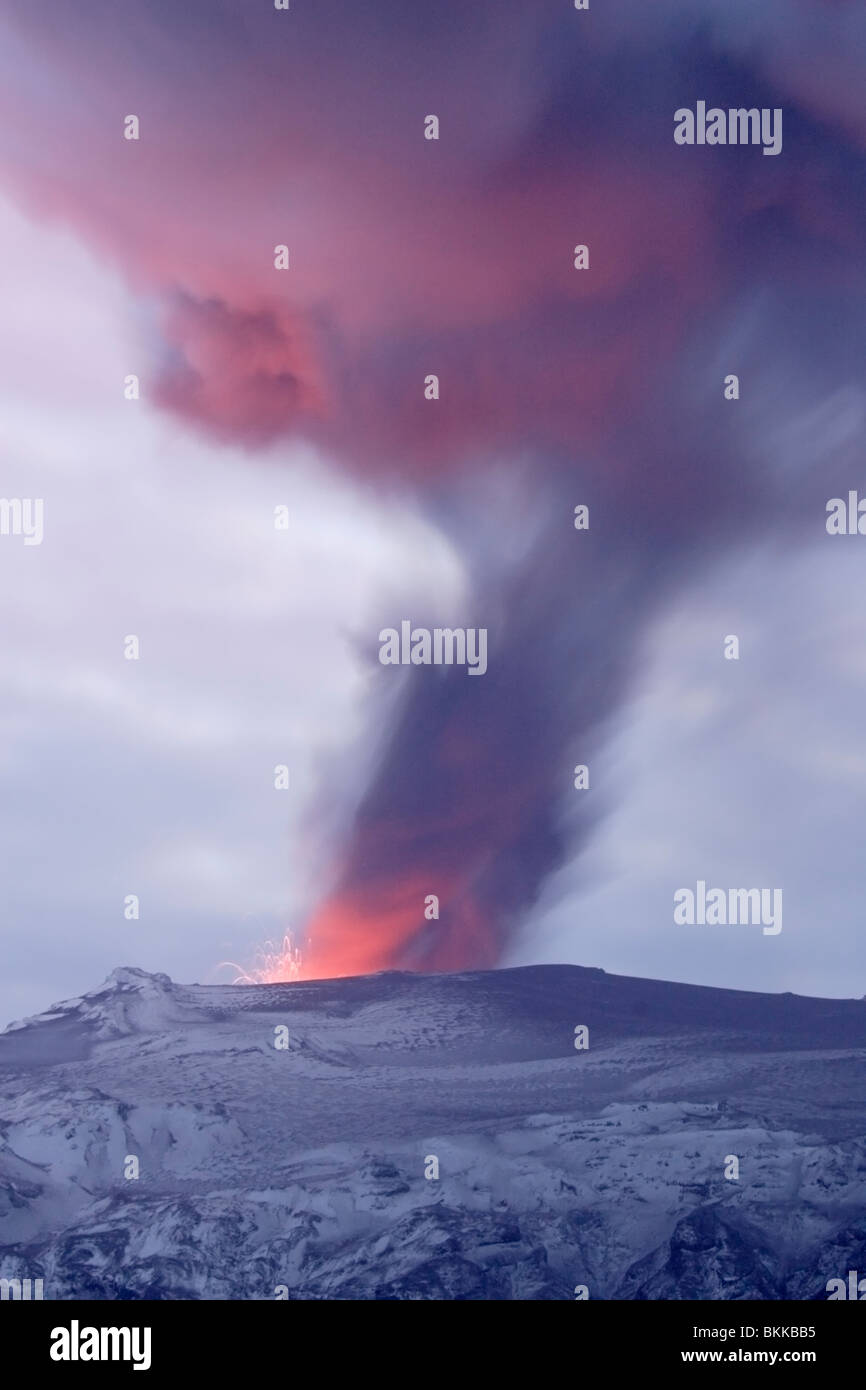 Volcan Eyjafjallajokull photographiés de nuit Banque D'Images