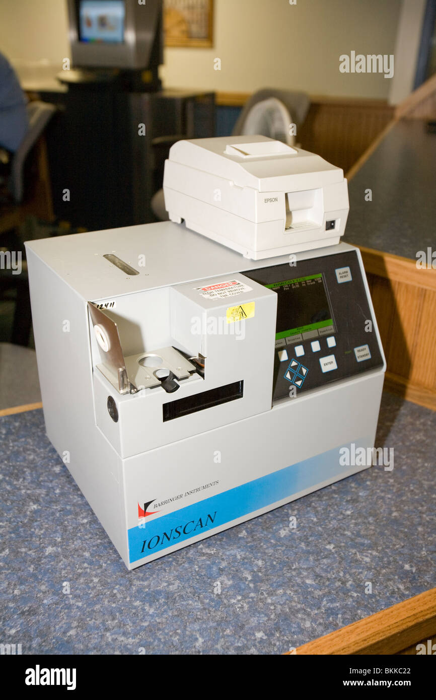 Scanner ion au pénitencier de l'État du Nebraska. Utilisé pour scanner les visiteurs et le personnel de la présence de traces de divers narcotiques. Banque D'Images
