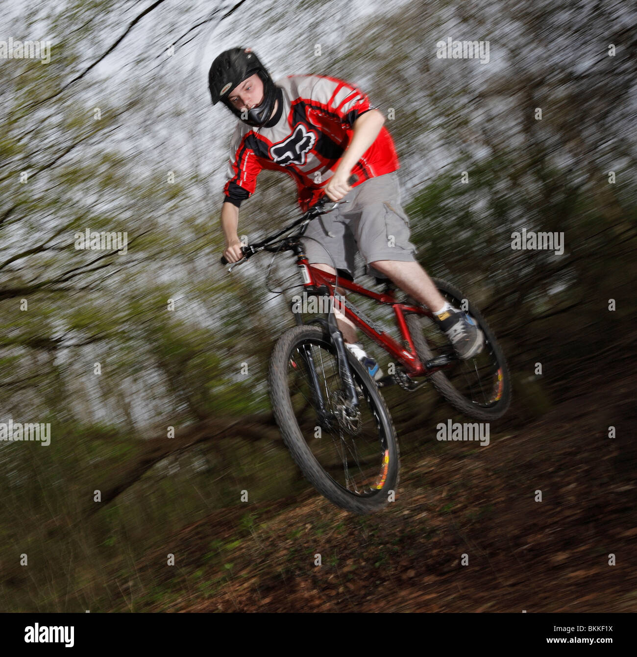 Dirt bike freeride avec cavalier et de flou de mouvement. Banque D'Images