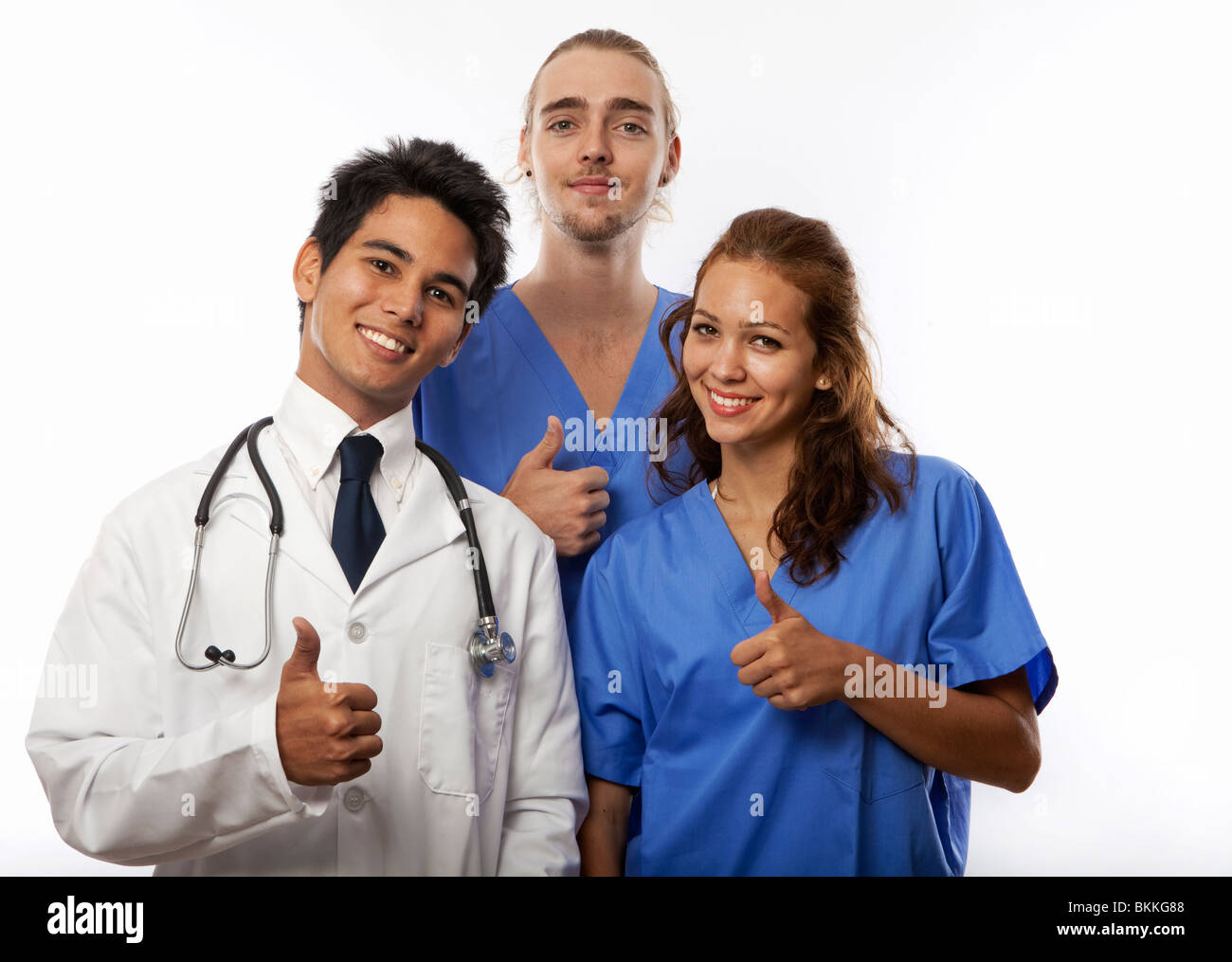 Trois étudiants en médecine/stagiaires/infirmières donnant un thumb's up. Banque D'Images