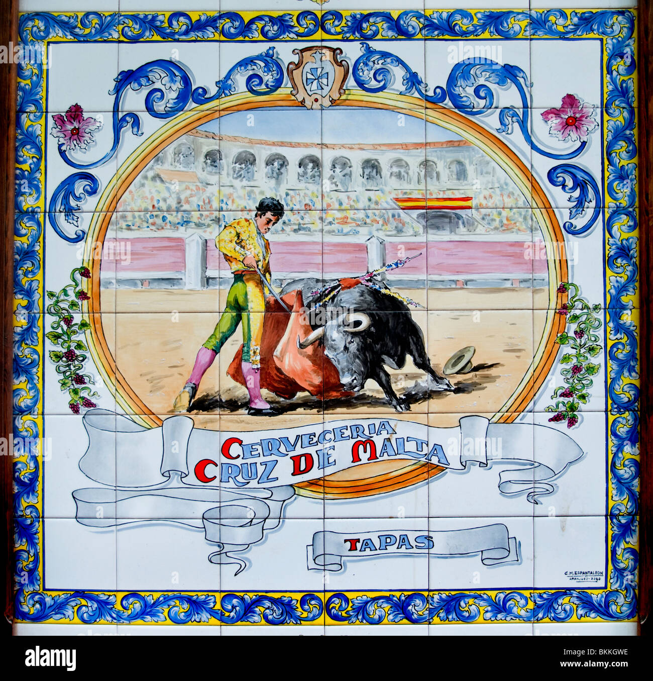 Plaza de Toros de Madrid Espagne Bière Tapas Cervezas Cruz de Malte 600x600 Banque D'Images