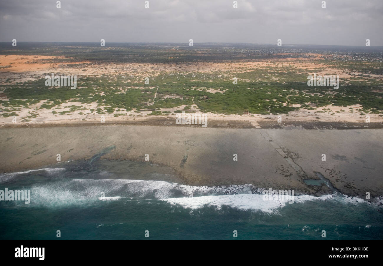 Une vue aérienne de la périphérie de la capitale somalienne Mogadiscio avant l'atterrissage le 1 avril 2010. Banque D'Images