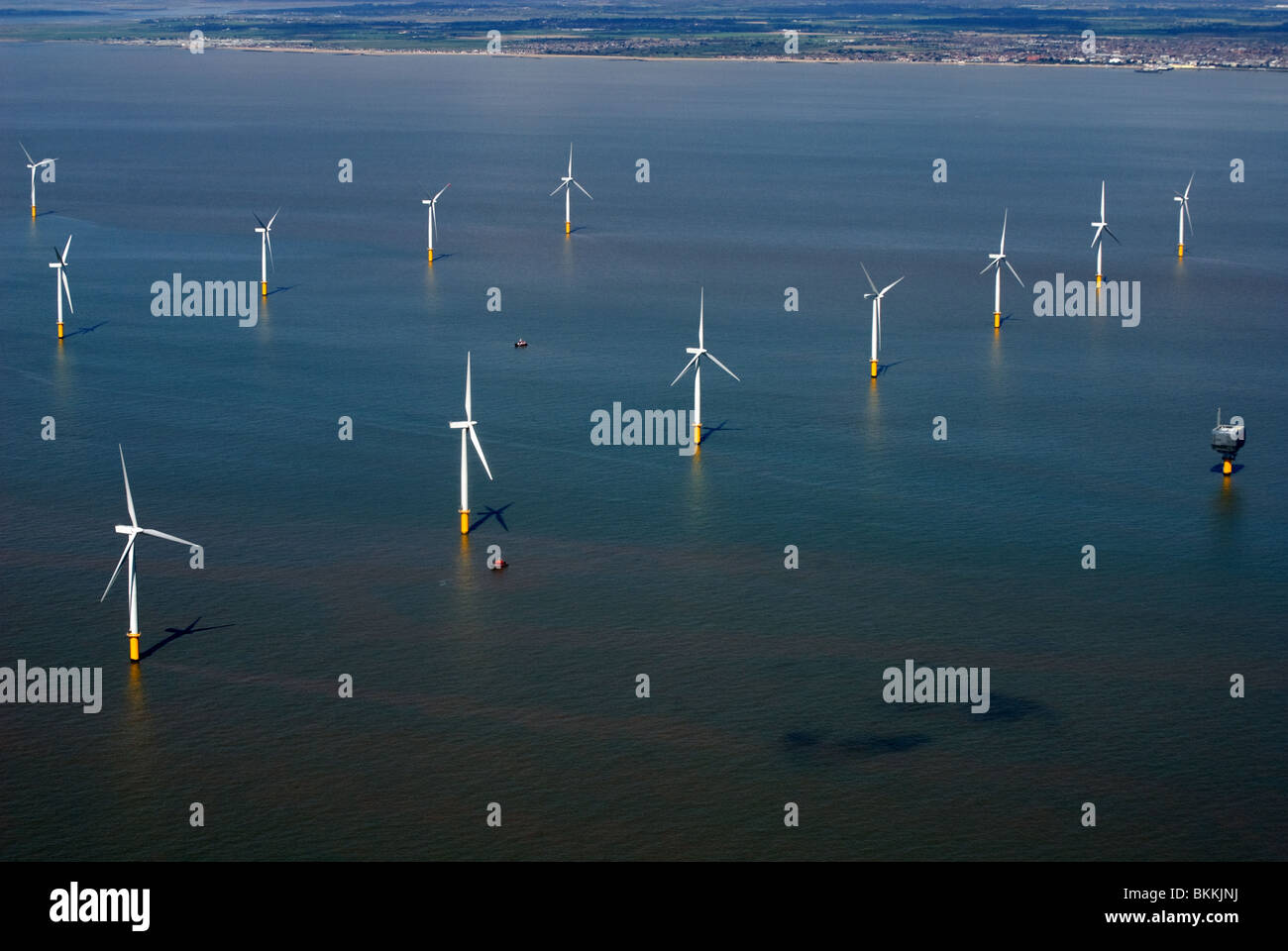Les turbines éoliennes offshore à Gunfleet Sands off Essex Clacton, UK dans la mer du Nord Banque D'Images
