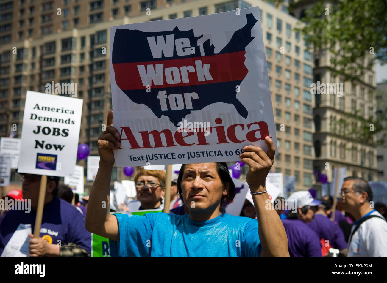 Les membres de l'Union, les immigrants et leurs partisans manifestent contre le projet de loi de l'Arizona SB 1070 dans le Lower Manhattan à New York Banque D'Images