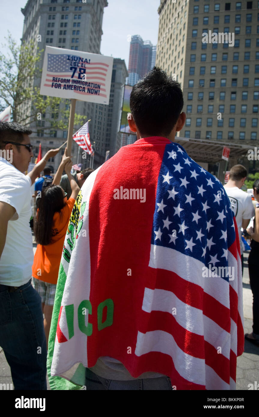 Les membres de l'Union, les immigrants et leurs partisans manifestent contre le projet de loi de l'Arizona SB 1070 dans le Lower Manhattan à New York Banque D'Images