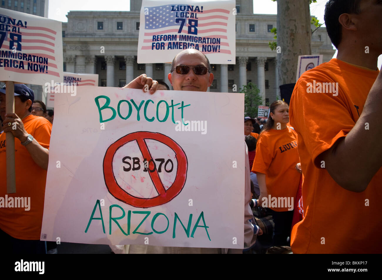 Les membres de l'Union, les immigrants et leurs partisans manifestent contre le projet de loi de l'Arizona SB 1070 dans le Lower Manhattan à New York Banque D'Images