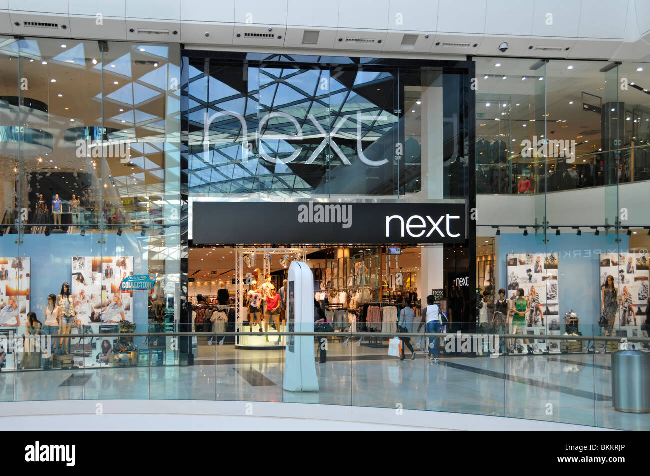 À côté de l'entrée du magasin dans la région de Westfield Shopping mall Banque D'Images