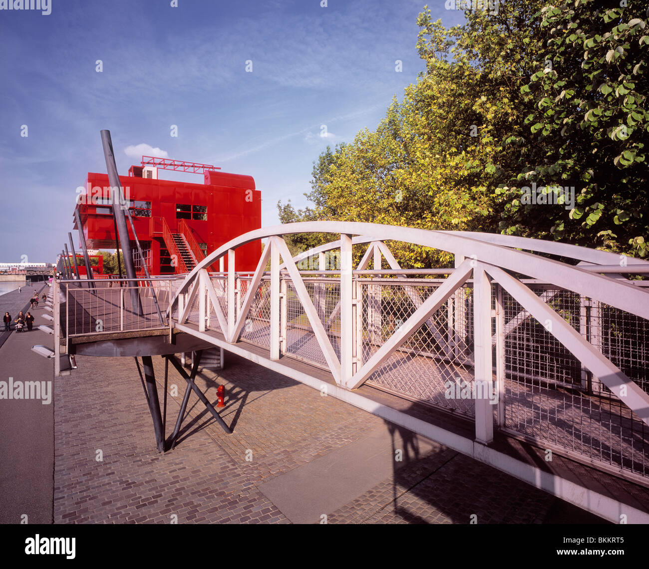 Passerelle pour piétons au Parc de la Villette, Paris, France Banque D'Images