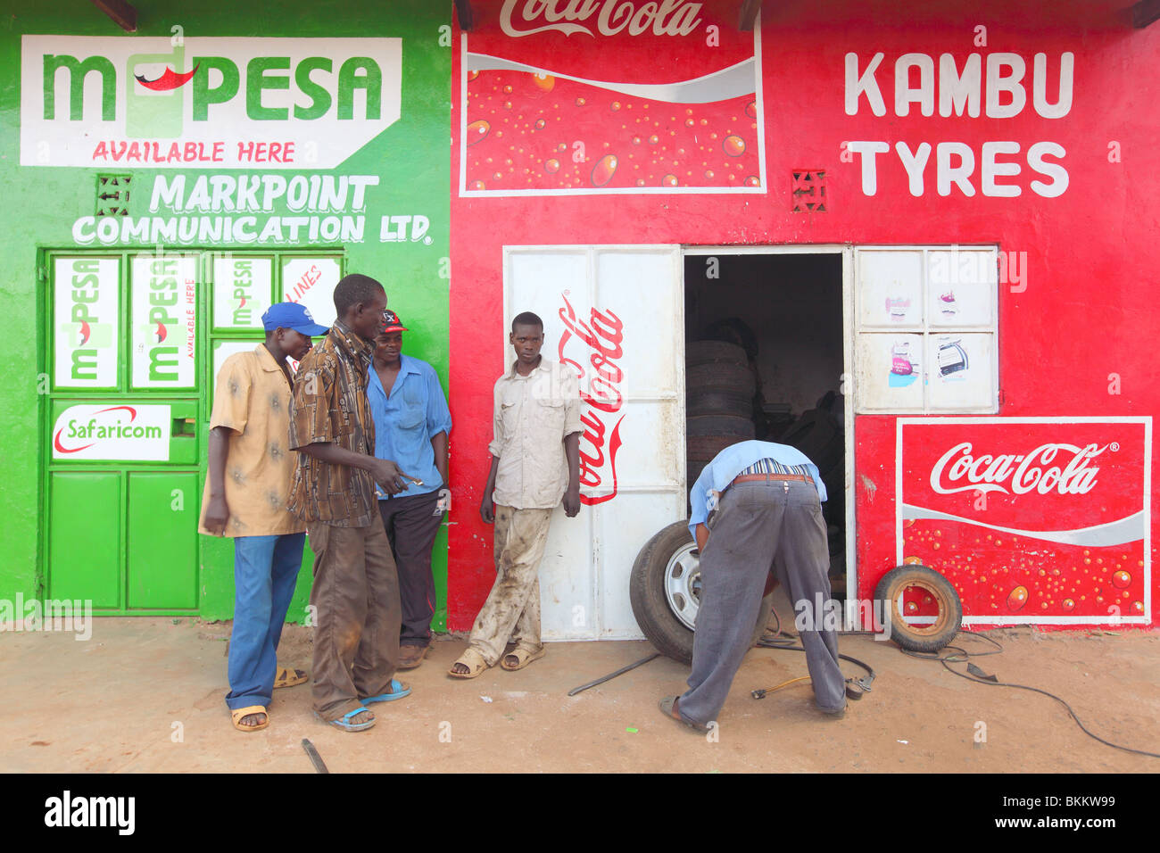 Le Kenya, l'Afrique, voiture Toyota Rav, ventilation, location de voiture, pneu plat perforateur Banque D'Images Le Kenya, l'Afrique, voiture Toyota Rav, ventilation, location de voiture, pneu plat perforateur Banque D'Images