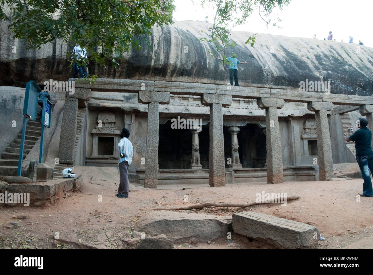 L'Inde, Mahabalipuram, la pénitence d'Arjuna ou Bhagiratha's La pénitence est le nom d'un bas-relief en plein air monolith Banque D'Images
