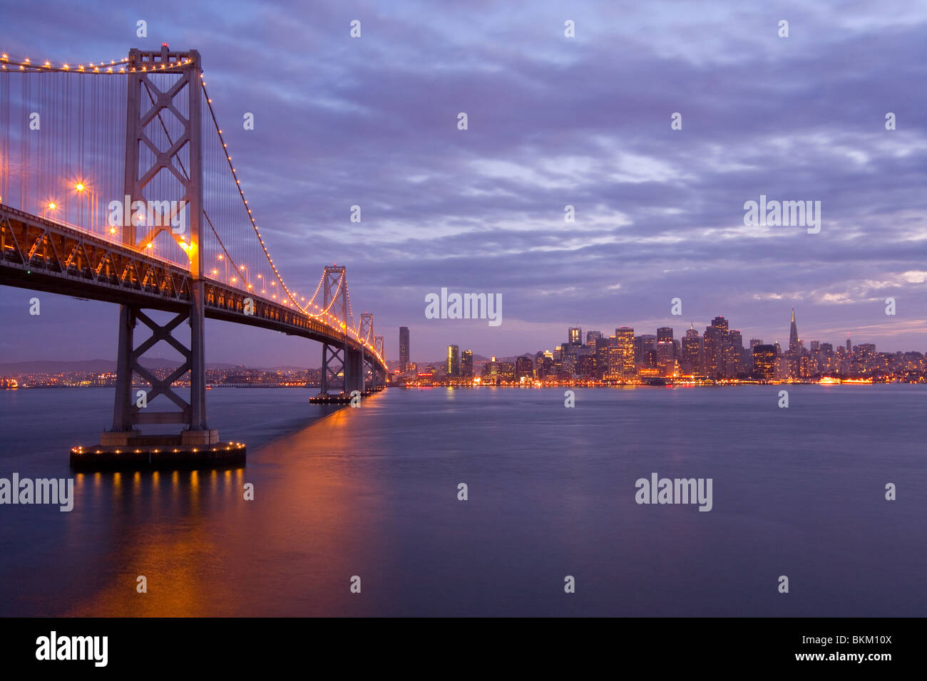 Le San Francisco-Oakland Bay Bridge à San Francisco, Californie Banque D'Images