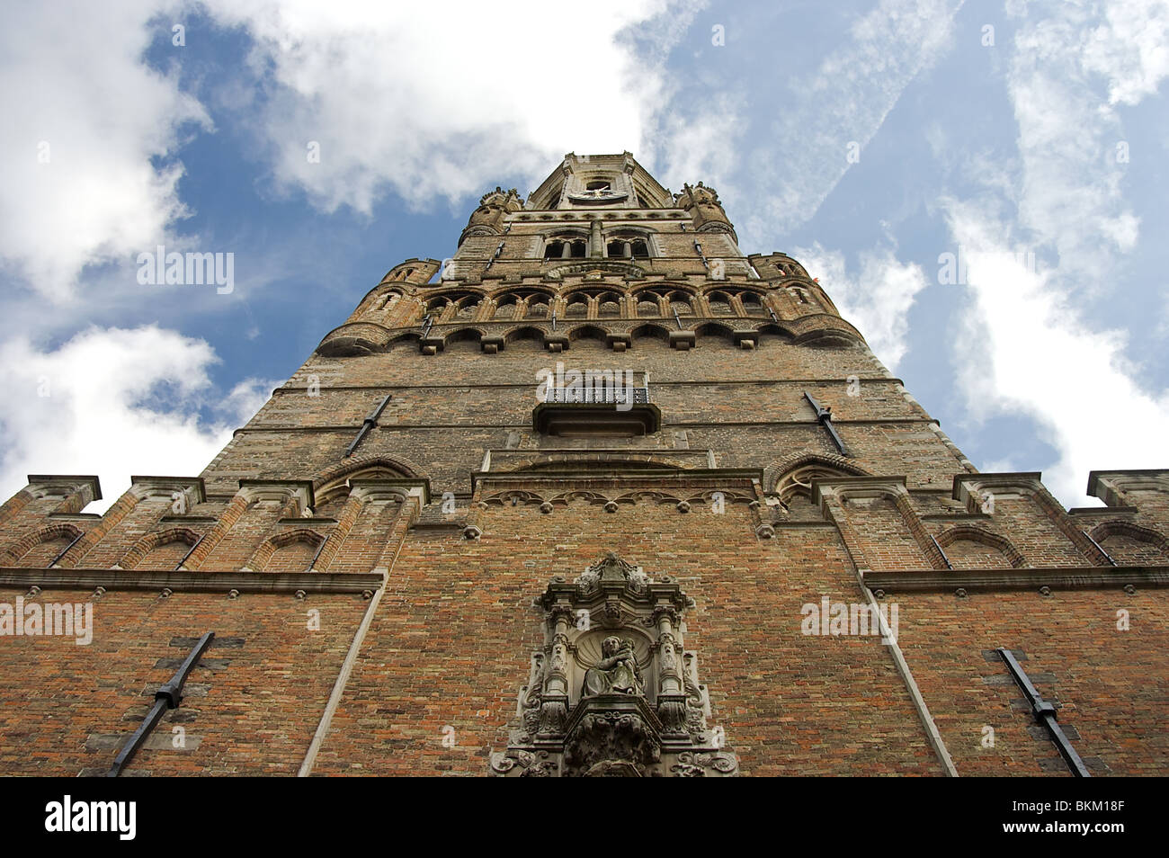 Grand angle de vue du beffroi de Bruges, Belgique Banque D'Images